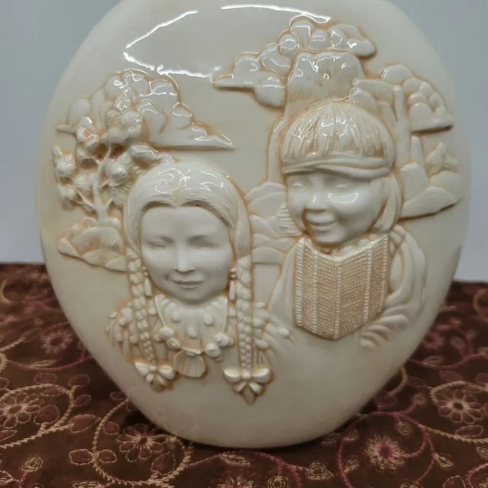 Vintage Native American Handmade Pottery Vase Vessel Artistic Piece - Signed